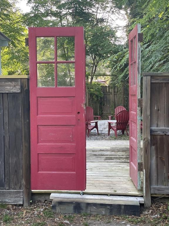 Updated Red Door Revival In Downtown Saint Augustine Exterior photo